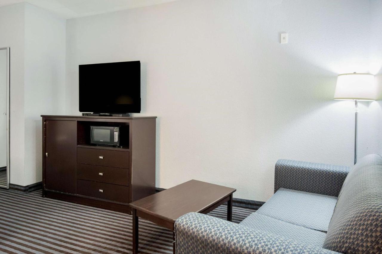 Hotel 6-mineral Wells, Tx 2*